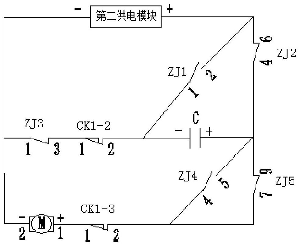 一种断路器及其弹簧操动机构