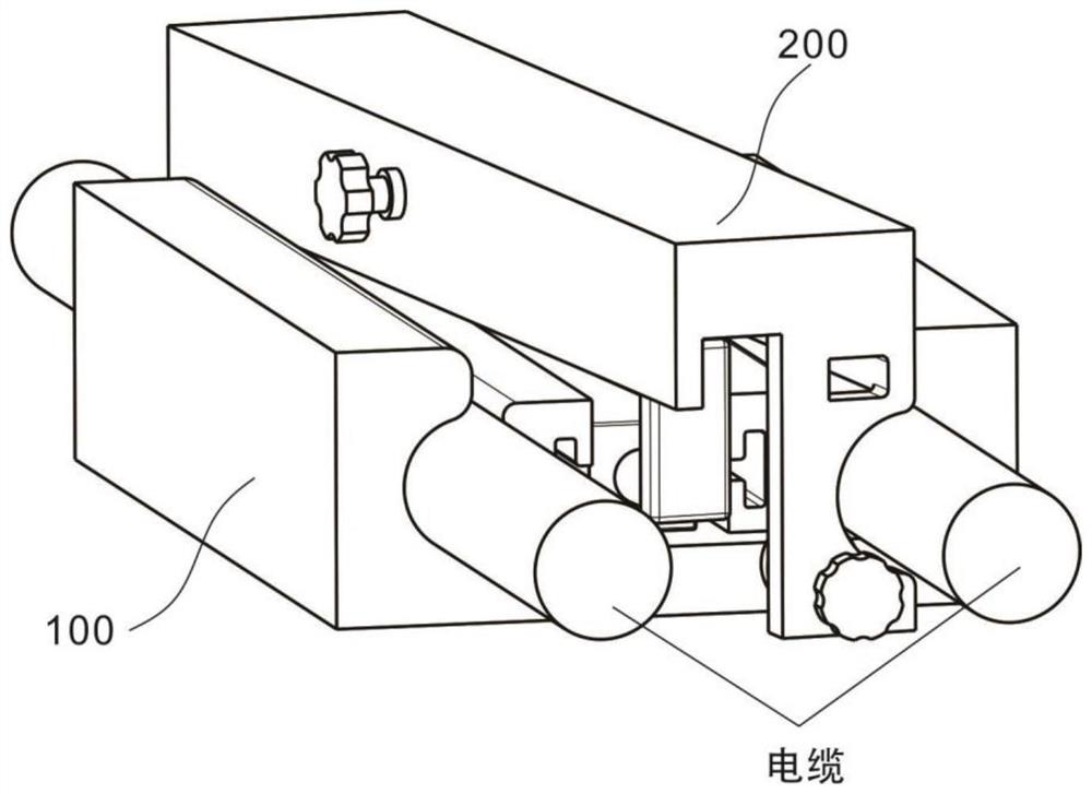 一种推动式电缆抱箍