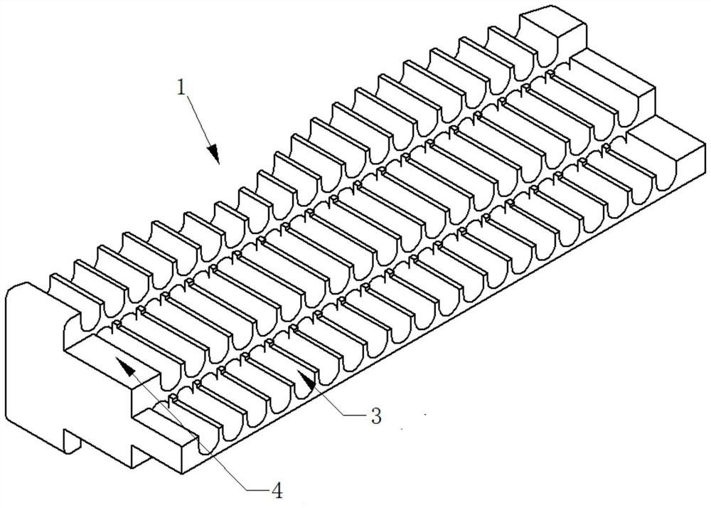 一种可用于电连接器的端子绝缘隔离板和桥联结构