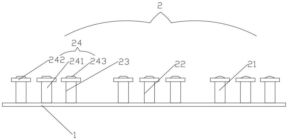 一种蜂窝纸板上胶后的预包边装置及方法