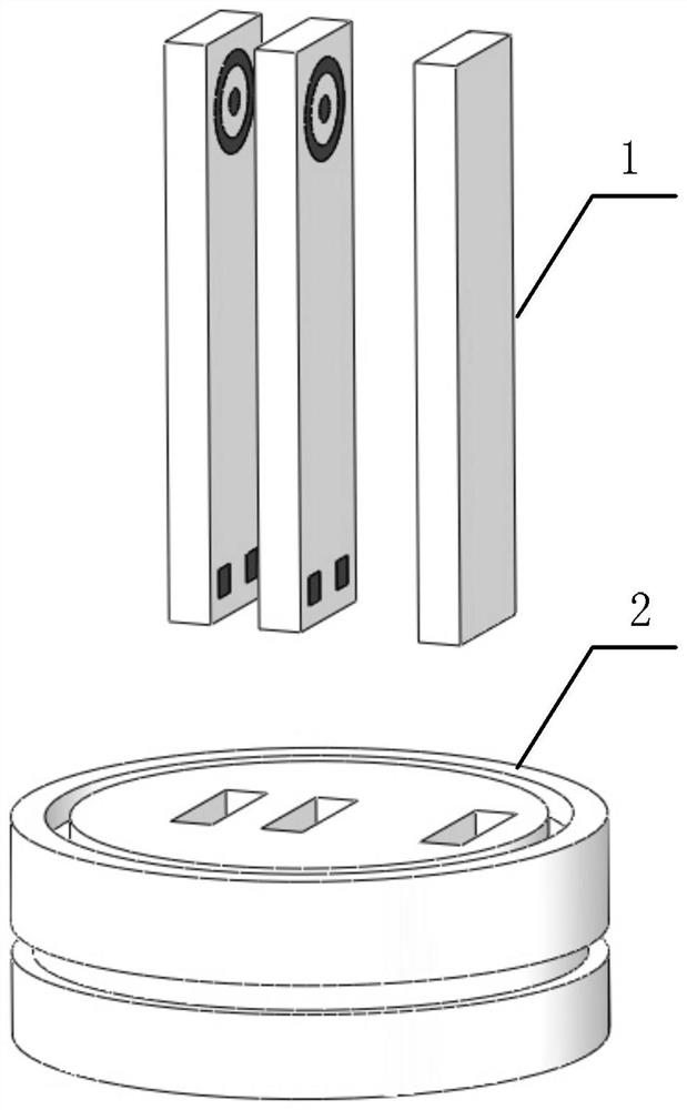 一种共用中间电极板的双池电导率传感器及其制备方法
