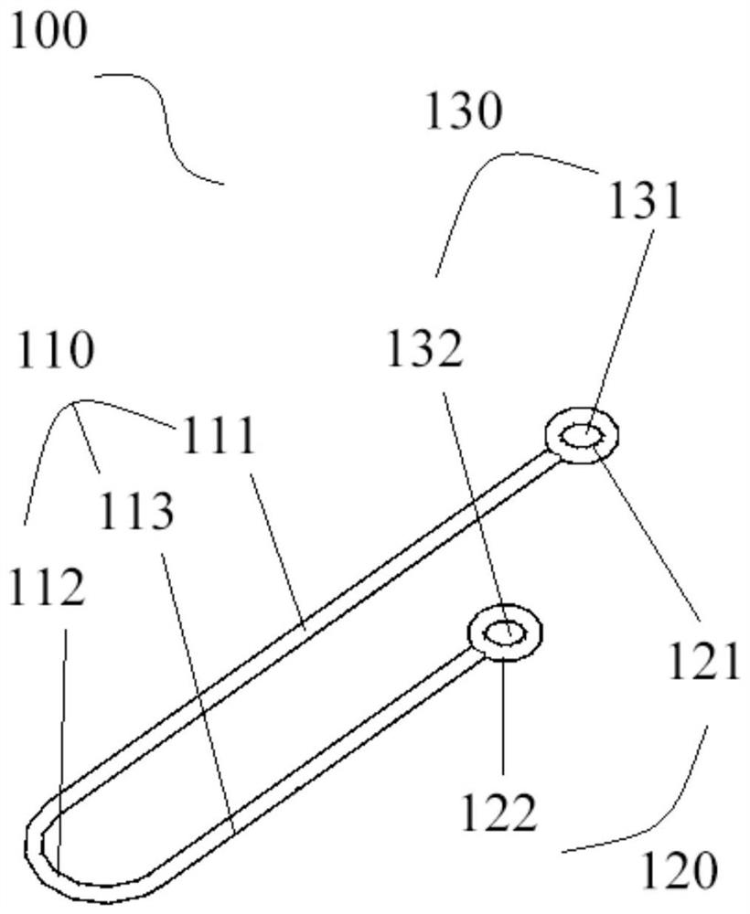 一种双孔囊袋拉钩及其制备方法